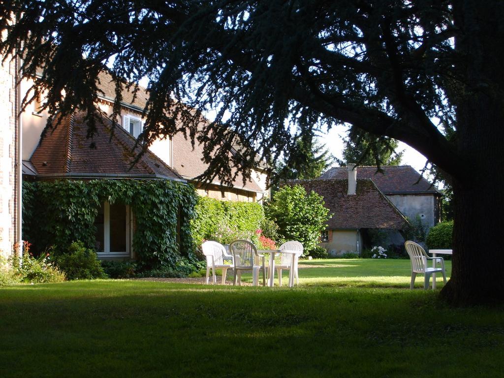 Ferme Du Chateau Bailleau-l'Eveque Exteriör bild