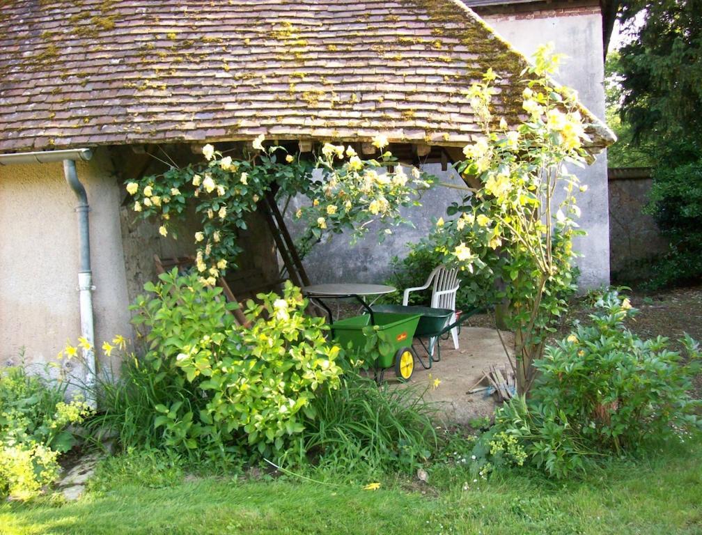 Ferme Du Chateau Bailleau-l'Eveque Exteriör bild